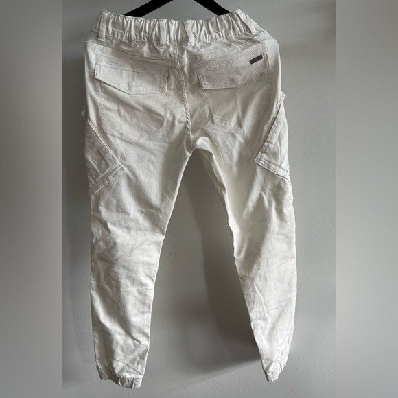 White Cargo Pants with Textured Fabric and Elastic Cuffs - Picture 7 of 9